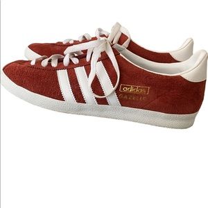 Size 8.5 Adidas Gazelle OG shoes collegiate burgundy / red suede sneakers